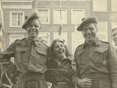 Feest in de stad: zo vierde Delft in 1945 de bevrijding