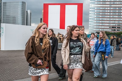 Waarom staat er al dagen een megarij op de Looiersgracht?