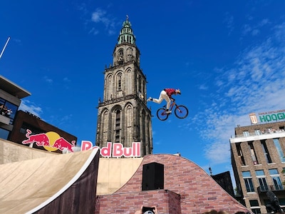 20.000 mensen op de Grote Markt voor Red Bull District Ride: zo zag het spektakel eruit