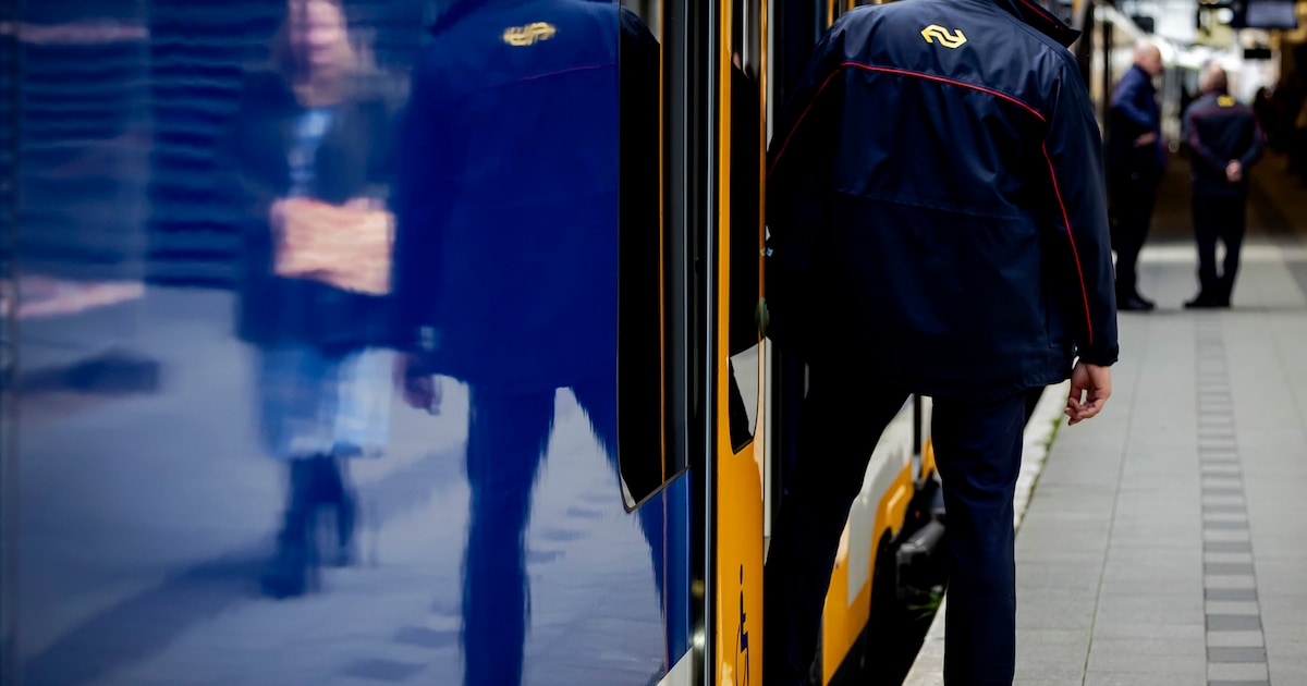 Busje komt (niet) zo: personeel bij het openbaar vervoer gaat een volle dag staken