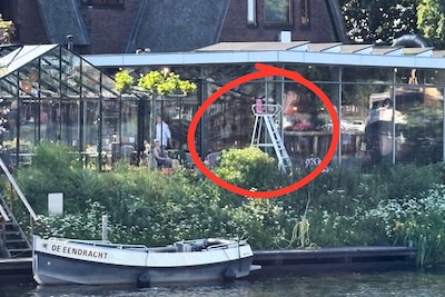 Nee, dit is geen badmeesterstoel: hierom staat er een ‘uitkijkpost’ bij dit Zwolse restaurant