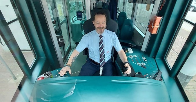 Dit is waarom je Rotterdamse trambestuurder Edwin wilt volgen op ...