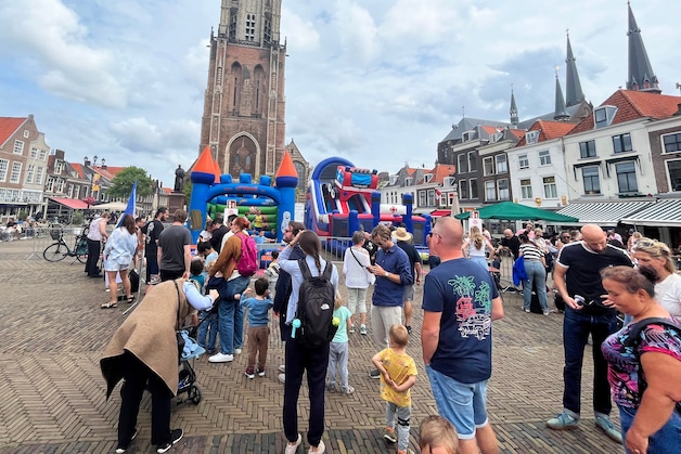 Springfeestje! Zo zag het springkussenfestival in Delft eruit | Regio ...