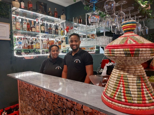Samson opent nieuw Eritrees restaurant in Arnhem: 'Ik keek het koken ...