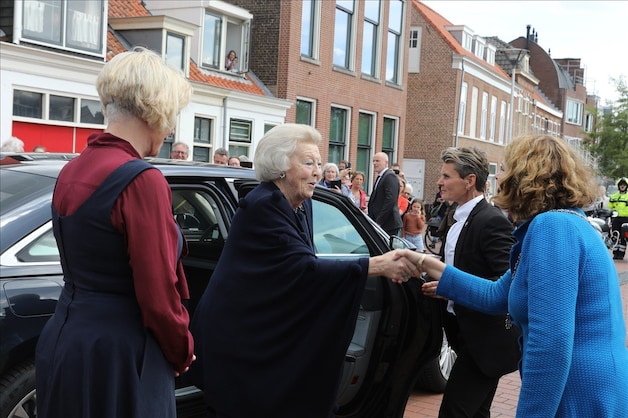 Fotoserie! Prinses Beatrix bezoekt Molen de Roos in Delft | Regio ...