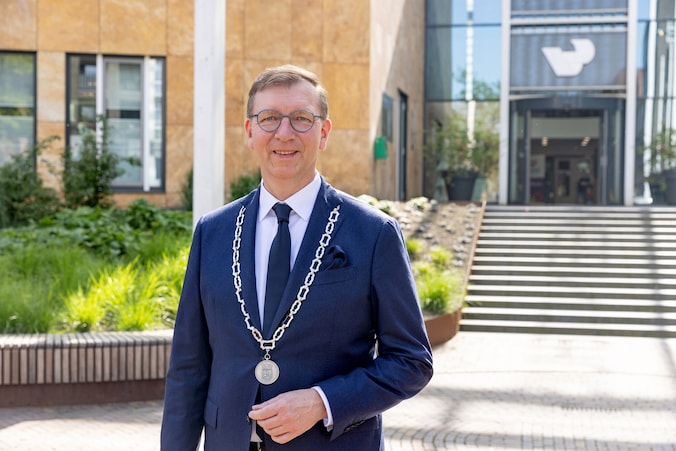 Benieuwd? Dit is het salaris van de burgemeester van Veenendaal | Regio ...