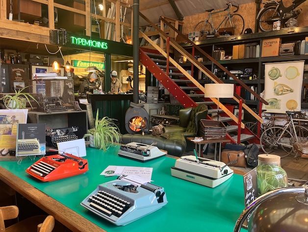George en Rianne runnen een typemachinefabriek: 'We krijgen bijna elke ...