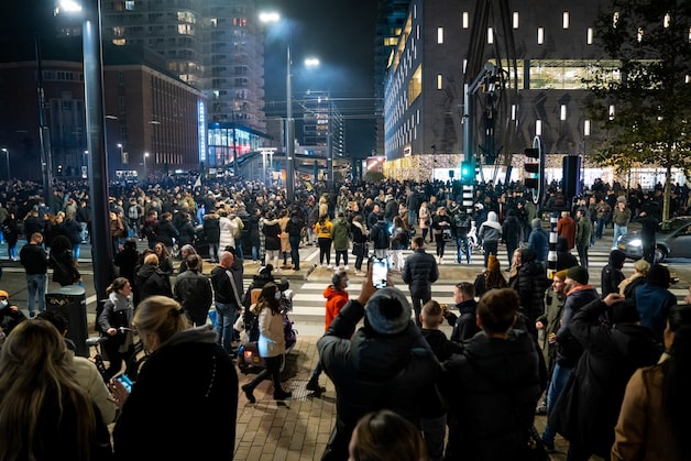 Rellen op de Coolsingel in Rotterdam: van demonstratie naar chaos ...