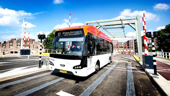 Deze buslijnen rijden vanaf nu weer over de Sebastiaansbrug | Regio ...