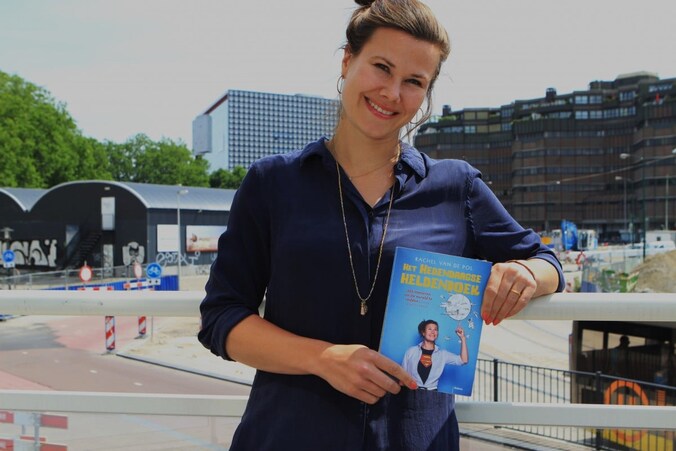 Een jaar lang iedere dag een heldendaad: superheld Rachel deed het ...