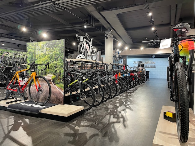 trek bicycle ede Domane SLR Red eTap AXS Road Bike - 2020, 5 over frame design that makes mounting and dismounting a breeze Trek Emonda SLR Project One