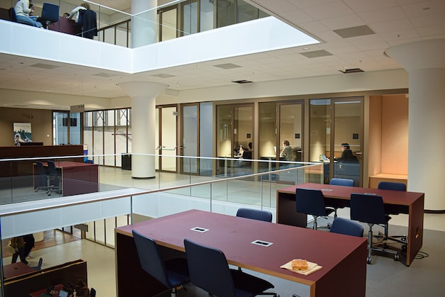 Binnenkijken in de nieuwe uni-campus aan het Spui | Regio | indebuurt.nl