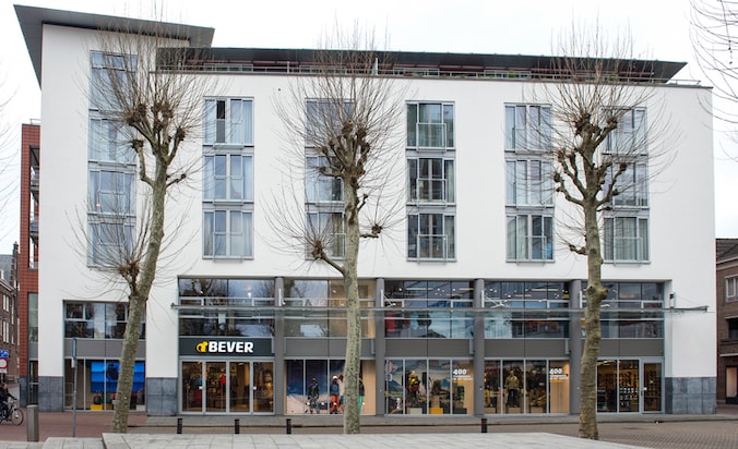 Bever (Burgemeester Loeffplein), Burgemeester Loeffplein 1 (Centrum)