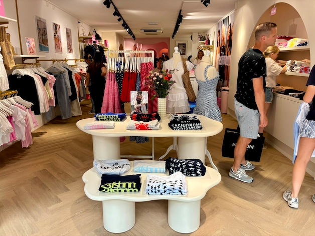 Fashionomi, Molenstraat 44 (centrum)