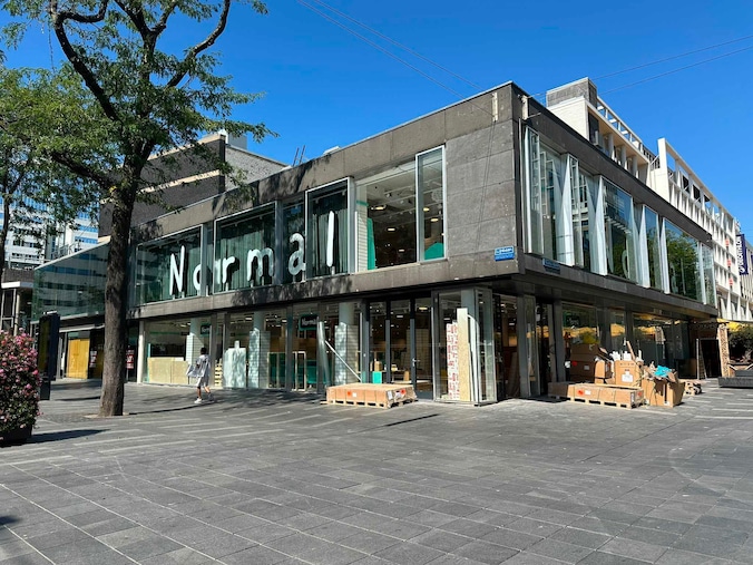 Normal (Lijnbaan), Lijnbaan 52 (Centrum, hoek Stadhuisplein)