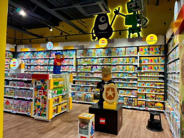 Intertoys XL (Plein 1944), Plein 1944 90 (centrum)