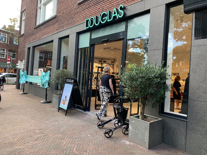 Douglas (Van Hoytemastraat), Van Hoytemastraat 40 (Benoordenhout)