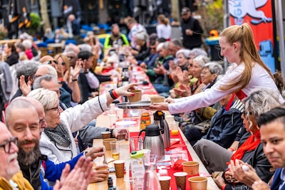 Samen aan tafel op 5 mei: hier in Utrecht schuif je aan bij een vrijheidsmaaltijd