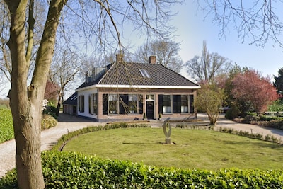 Fundaparel: bij deze woonboerderij bij de Zwolse IJssel hoef je nooit meer op vakantie