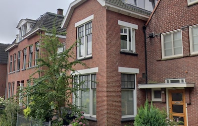 Vanuit huis zo het park in: 3 x wonen vlak bij het groen in Enschede