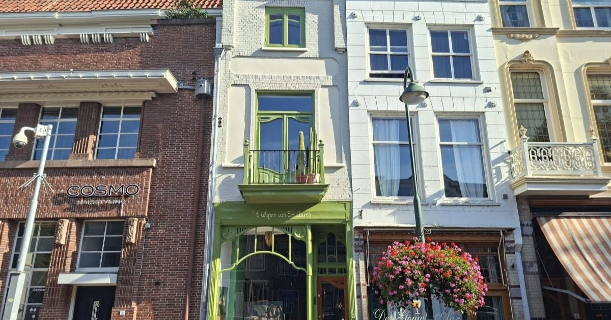 Achter deze groene gevel aan de Oosthaven schuilt een bijzonder verhaal: ‘Het huis was een bouwval’