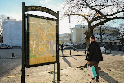 Aha! Hierom staan er nog plattegronden langs de weg in Schiedam