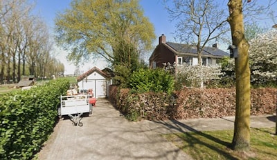 Tussen de paardjes en de schapen: dit huis met megaperceel staat nu te koop in Nijmegen