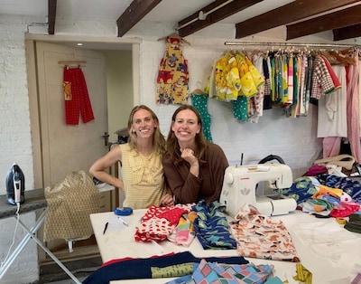 Eindhovense zussen Ilya en Manou toveren vintage stoffen om tot kinderkleding