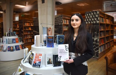 Asya is pas 14 jaar als haar vriendin plotseling overlijdt: ‘Praten helpt, ook al deed ik dat niet’